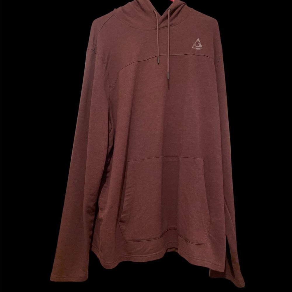 Men’s maroon hoodie shirt